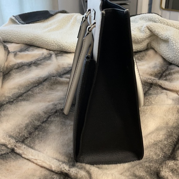 Kate Spade purse. - Picture 4 of 4